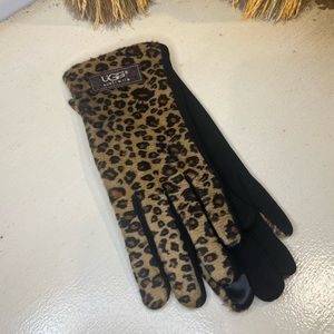 UGG Animal print gloves
